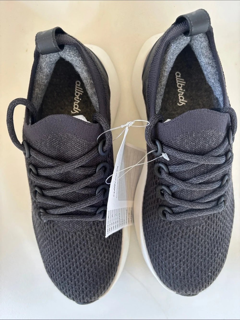 allbirds dasher, women’s size 9, Black Knit Runners/ White Sole, new condition
